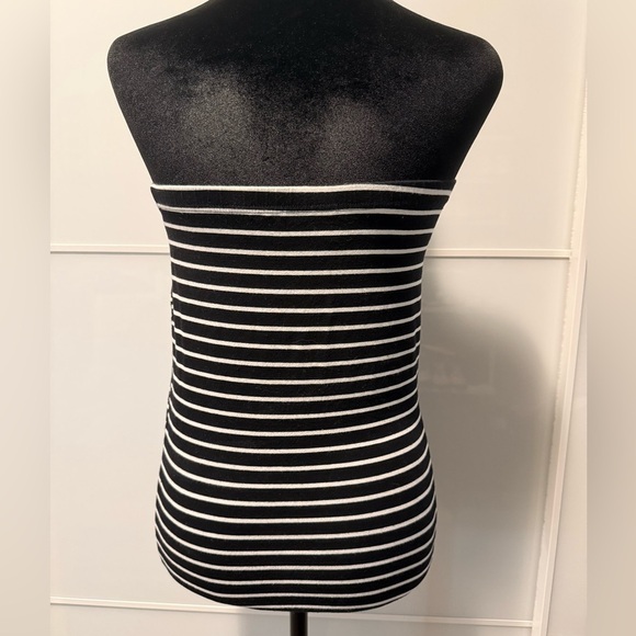 💸CLEARANCE 4 for $15💸 Black and White Strapless Shirt - Picture 4 of 5